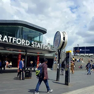 Inn The Heart Of Stratford..!, London